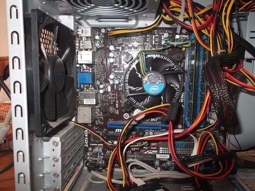 SSD搭載自作パソコン　HDD2っ搭載　本体＋モニター付 