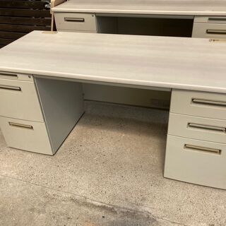 ★現状品★両袖机 カギ有 会社 事務机
