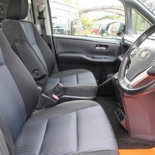 トヨタ　ノア【自社ローン対応可】９型地デジナビ・Ｂカメラ・ＷＰスラ・ＥＴＣ・ｉストップ・プッシュスタート】の画像
