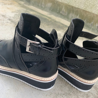 ZARA ショートブーツの画像
