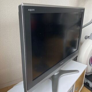 シャープ　薄型液晶テレビ　３２型　+　テレビ台　無料であげますの画像