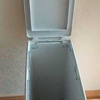 無印良品ダストボックス(30L) + okamuraのオフィス用ゴミ箱(おまけ)　MUJI　ゴミ箱(大)の画像