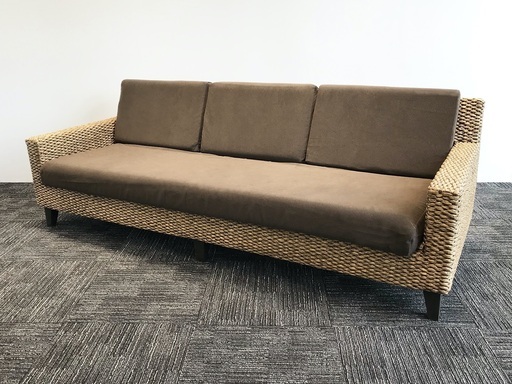 a・flat家具 のリビングセットです！(3人掛け×1 + 1人掛け×3 + オットマン×1 + テーブル×1)