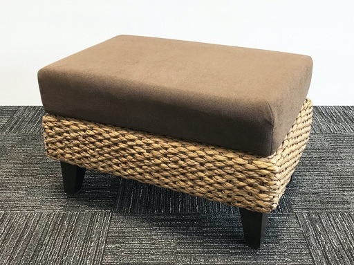 a・flat家具 のリビングセットです！(3人掛け×1 + 1人掛け×3 + オットマン×1 + テーブル×1)