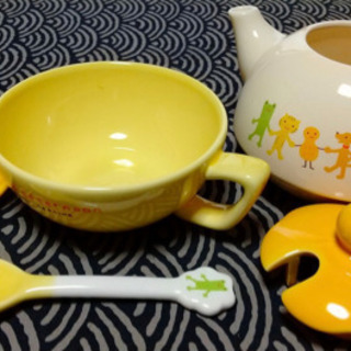 新品 ポット&カップ&ソーサー&スプーンのセットの画像