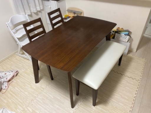 ダイニングテーブル　チェア付き