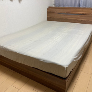 ダブルベッド