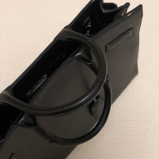 女性用のショルダーバッグ