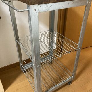 工作台のようなキャビネット