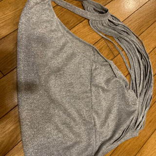 背中がアミアミの夏用トップスの画像
