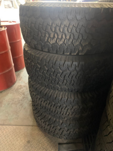 ハマーH2に履いてました。315/70R17