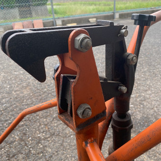 ハンシン ドラム缶運搬機 キャスター 手動 油圧 300kgまでの画像