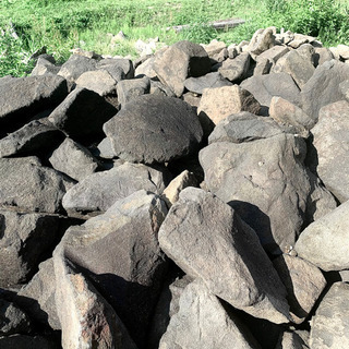 ブラック×グレー モダン砂岩 庭石 池作り 石垣 天然石 ガーデニングDIYの画像