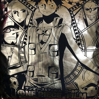 ワンピースフィルムゴールド　クッション　どちらも未使用　１つはタグ付きの画像