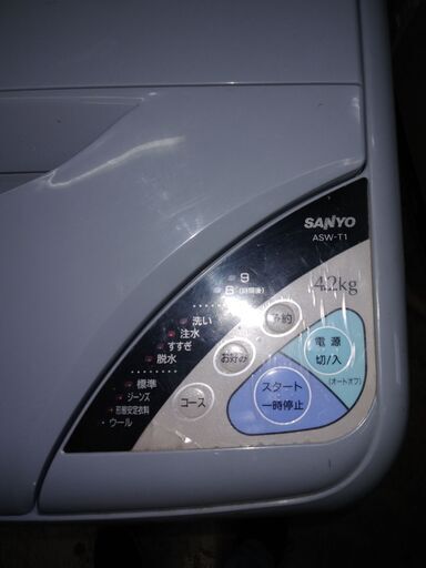 格安中古短期使用　全自動洗濯機　４，2kg　,サンヨー　右蓋止め不良　短期使用品　ＡＳＷ－Ｔ１　風呂給水つき　１００ｖ、ｗ ５７ｄ５４ｈ９０ｃｍ　予約・ジーンズ・形状安定付き、グレー色　９５年、使用感少ですが、蓋右側止め不良です。。