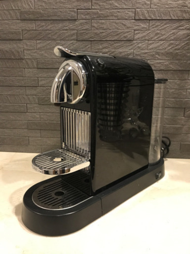 ネスプレッソ　コーヒーマシン　ブラック