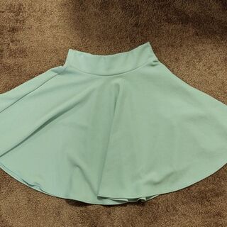 レディース　裾広スカート　ライトグリーン　春夏向け