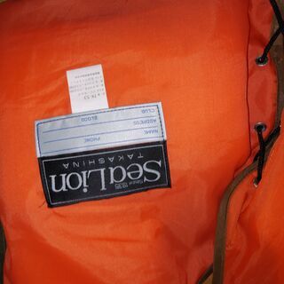 値下げ。格安中古短期使用救命具・ライフベスト・ジャケット５５ＬＬ　腰ひも伸縮フリーサイズ　ブラウン・オレンジ色、SeaLion製　Ｆサイズｗ５０ｈ５５ｃｍ、４ポケット・股下ひも付き。全６着　使用感少。早い方優先・使用感極少 、レンタルでの短期使用の品であり、一般的なリサイクル品に比しきれいで、機 能にも問題はありません。他にゴムボート、浮きマット、ＢＢＱセット、パラソル等もあります。の画像