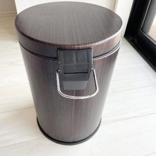 ゴミ箱 ダークブラウンの画像