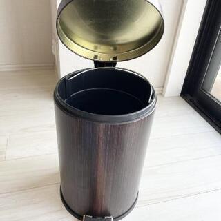 ゴミ箱 ダークブラウンの画像