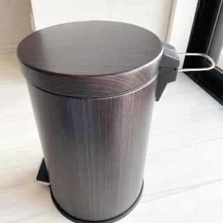 ゴミ箱 ダークブラウンの画像