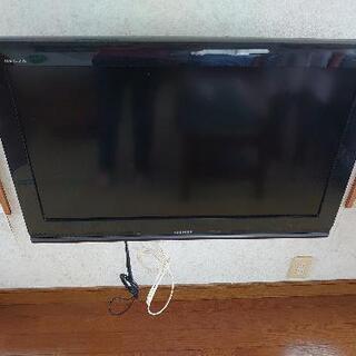 32インチREGZA壁掛けテレビ