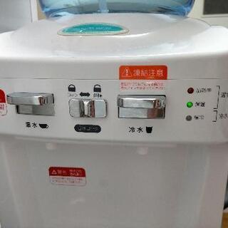 ウォーターサーバーと ライフボトル4L 4つの画像