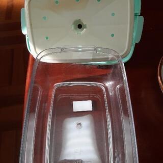 漬け物タッパーの画像