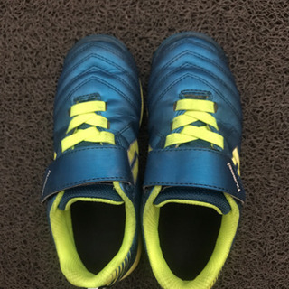hummel サッカートレーニングシューズ　18.5㎝