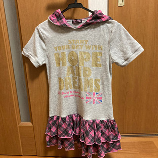Ｔシャツフード付き　　サイズ140センチ     ¥100