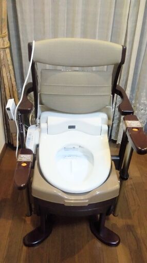 家具調ポータルトイレ。ウォッシュレット機能付き