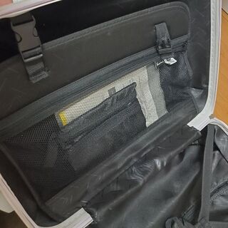【お譲り先決定】キャリーバッグ ホワイト 二輪の画像