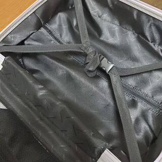 【お譲り先決定】キャリーバッグ ホワイト 二輪の画像