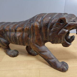 ☆★無料！ 木彫り 虎　寅 オブジェ 置物 レトロ彫刻 木製 インテリア トラ 全長６１ 高さ２５ ㎝位の画像