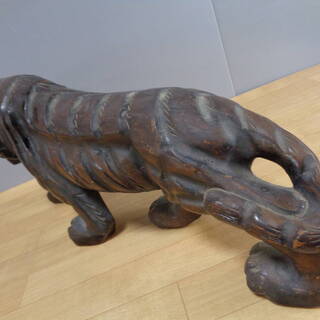 ☆★無料！ 木彫り 虎　寅 オブジェ 置物 レトロ彫刻 木製 インテリア トラ 全長６１ 高さ２５ ㎝位の画像