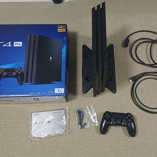 【売却済】PS4 Pro(SSD)とソフト8本(PS4/Play...