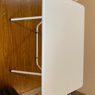 折り畳み机ホワイト　0円の画像