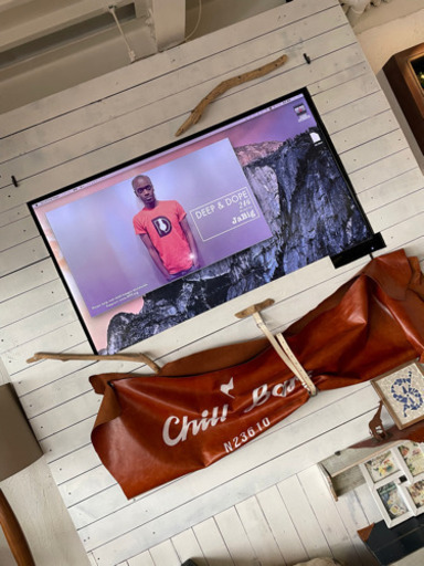 カフェ改装LG55インチTVと壁木枠と本革カバーのセット