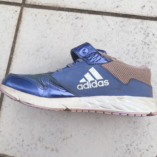 adidas アディダス  運動靴　スニーカー　ユーズド   22.5cm  22.0cm 　子供　小学校の画像