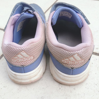 adidas アディダス  運動靴　スニーカー　ユーズド   22.5cm  22.0cm 　子供　小学校の画像