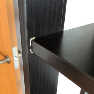 黒の本棚の画像