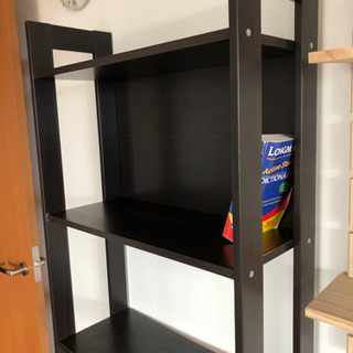 黒の本棚の画像