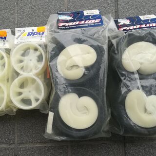 未開封・未使用　１/８オフロードカー用タイヤ・ホイール
