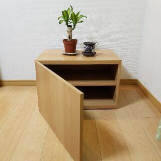 棚(扉つき)の画像