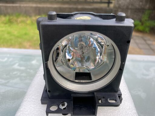 日立 DT00691 汎用 交換 プロジェクターランプ 対応機種 HITACHI プロジェクター CP-X440J / CP-X445J 新品保管品です。