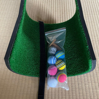(終了)値下げしました★新品未使用★ゴルフ練習用マット、ゴムティーウレタンボール付き4点セットの画像