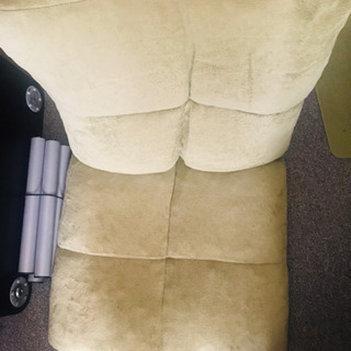 座机と椅子のセットの画像