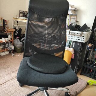 パソコンデスクと椅子