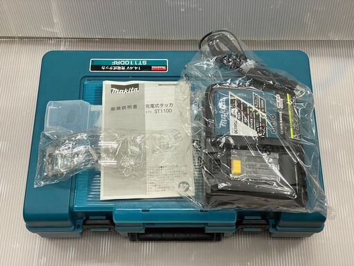 【未使用保管品】マキタ　ST110DRF　充電式タッカ 14.4V 【バッテリー+充電器付き】