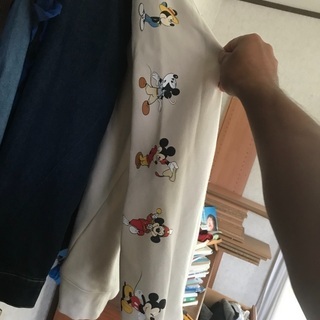 ミッキーデザインの服です。の画像